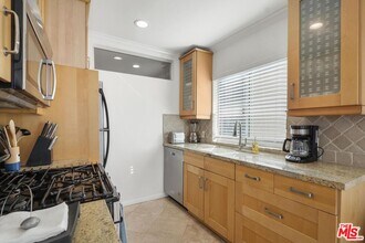 2101 Ocean Ave in Santa Monica, CA - Building Photo - Building Photo