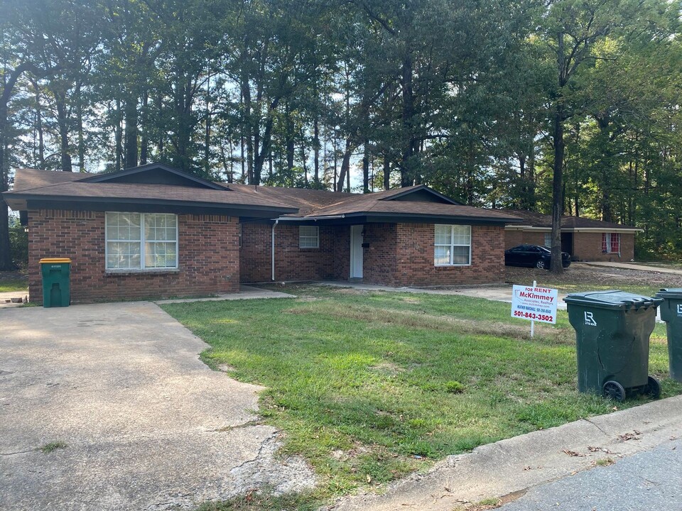 10 Old Glory Ct in Little Rock, AR - Building Photo