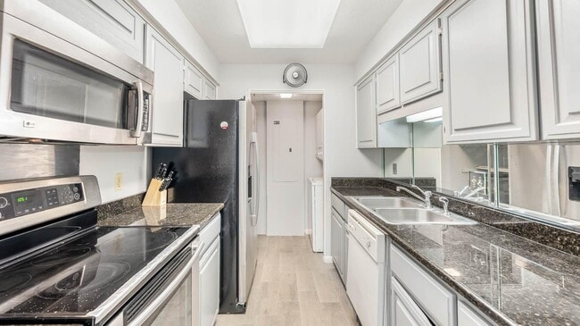 7701 Wurzbach Rd in San Antonio, TX - Building Photo - Building Photo