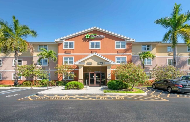 Furnished Studio-West Palm Beach - Northpo in West Palm Beach, FL - Foto de edificio - Building Photo
