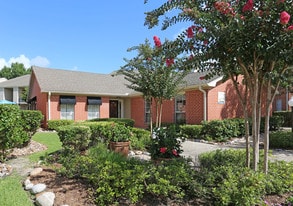 Settlers Cove in Beaumont, TX - Building Photo