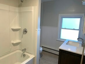 53 Maple St in Gardiner, ME - Building Photo - Building Photo