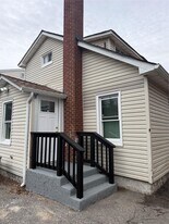 49 Railroad Ave in Amityville, NY - Building Photo