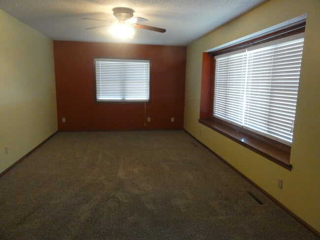 610 N Logan St in Chapman, KS - Building Photo - Building Photo