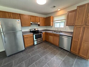 402 Aspen Dr in Newport News, VA - Building Photo - Building Photo