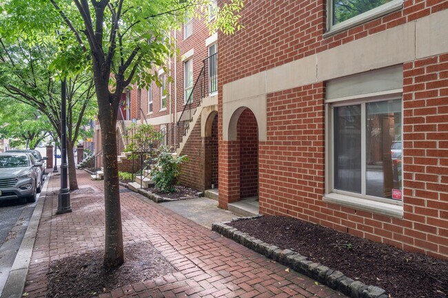 property at 9 W Lee St