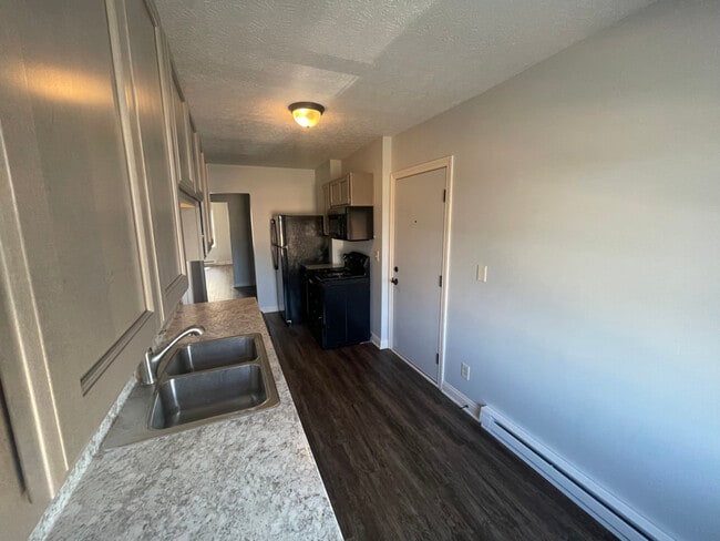 4133 S Dixie Dr in Moraine, OH - Foto de edificio - Building Photo