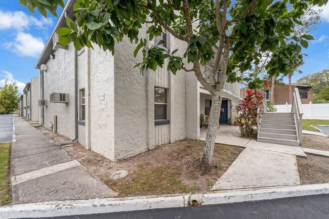 5119 Curry Ford Rd in Orlando, FL - Foto de edificio - Building Photo