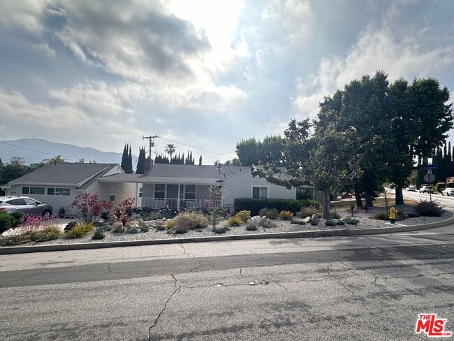 4717 Glenwood Ave in Montrose, CA - Building Photo - Building Photo