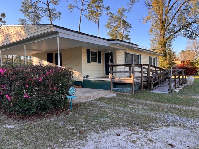 property at 8 Cottonwood Ave