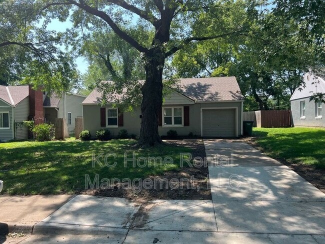 4818 Canterbury in Roeland Park, KS - Building Photo - Building Photo