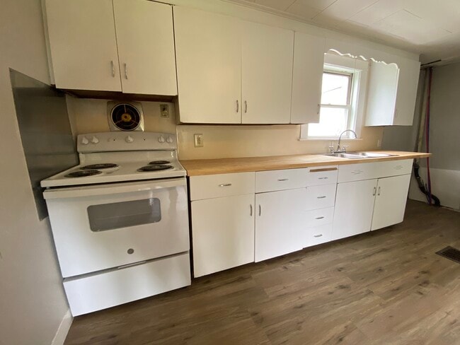 3 Cross St, Unit 1 in West Paris, ME - Building Photo - Building Photo