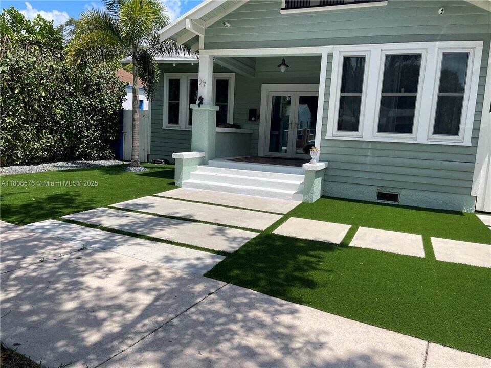 27 NE 49th St in Miami, FL - Foto de edificio