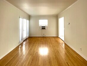 1960 Vermont N Ave, Unit 4 in Los Angeles, CA - Building Photo - Building Photo