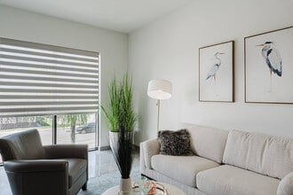 2750 Griffin Rd in Fort Lauderdale, FL - Building Photo - Building Photo