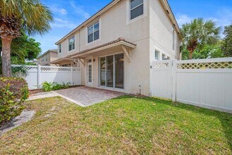 8023 Murano Cir in Palm Beach Gardens, FL - Building Photo - Building Photo