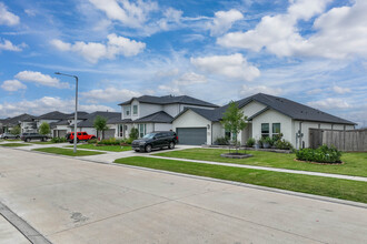 Avalon at Friendswood in Friendswood, TX - Building Photo - Building Photo