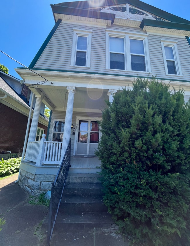 property at 1938 Deerwood Ave