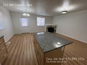 210 NW Connell Ave in Hillsboro, OR - Building Photo - Building Photo