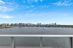 17111 Biscayne Blvd in North Miami Beach, FL - Building Photo