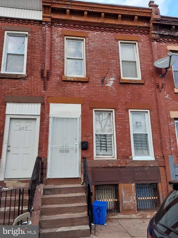 property at 659 E Clearfield St