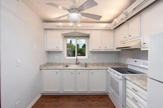 1212 NE 14th Ct in Jensen Beach, FL - Foto de edificio - Building Photo