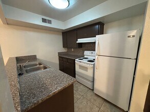 284 E El Paso Ave in Fresno, CA - Building Photo - Building Photo