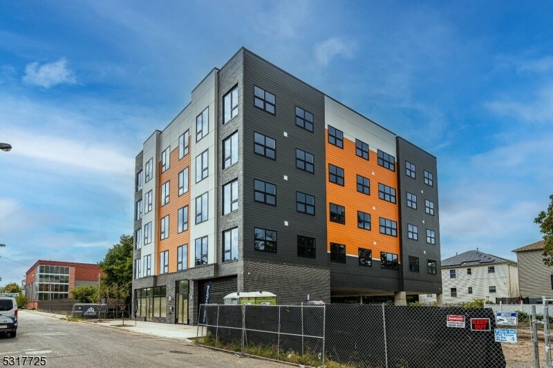 15 S 13th St-Unit -205 in Newark, NJ - Foto de edificio