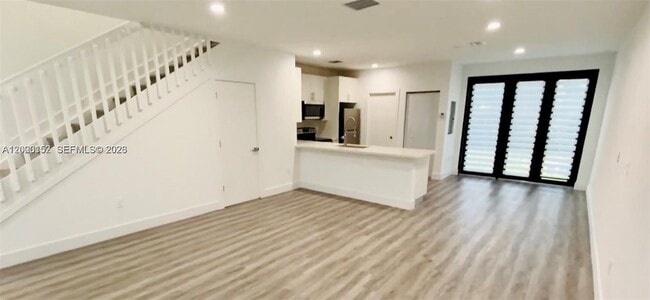 2611 NW 166th St in Miami Gardens, FL - Building Photo - Building Photo