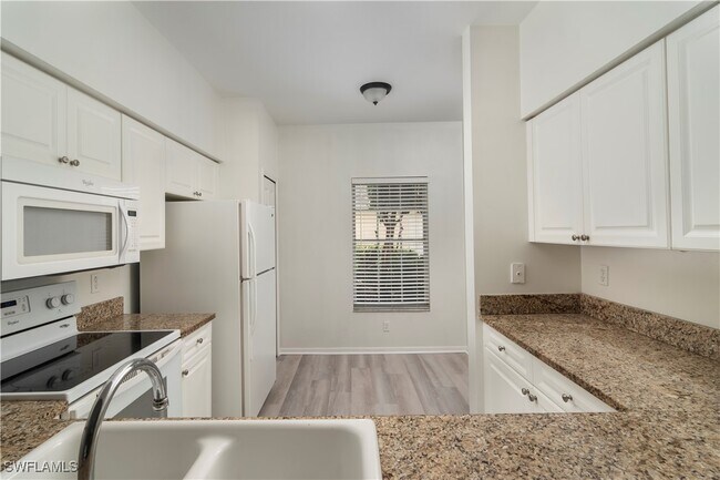 3245 Cypress Glen Way in Naples, FL - Building Photo - Building Photo