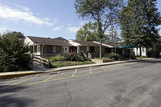 Country Commons Apartments in Bensalem, PA - Building Photo - Building Photo