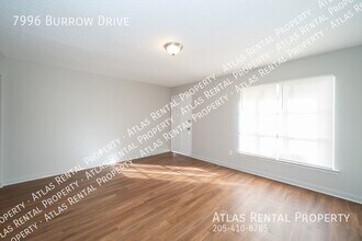 7996 Burrow Dr in Pinson, AL - Foto de edificio - Building Photo