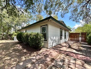 2309 Devonshire Dr in Austin, TX - Foto de edificio - Building Photo
