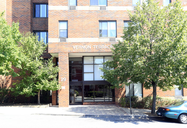 Sunnybrook Apartments in Mount Vernon, NY - Foto de edificio - Building Photo