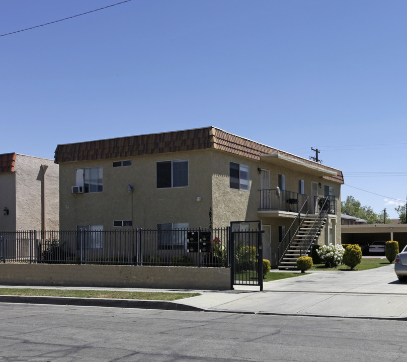 38728-38734 Larkin Ave in Palmdale, CA - Building Photo