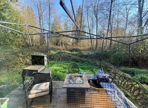 1830 Hollow Dale Pl in Everett, WA - Foto de edificio - Building Photo