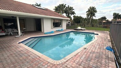 10032 NW 13th Ct in Plantation, FL - Building Photo - Building Photo