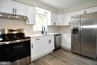 938 Park Ave in Herndon, VA - Building Photo - Building Photo