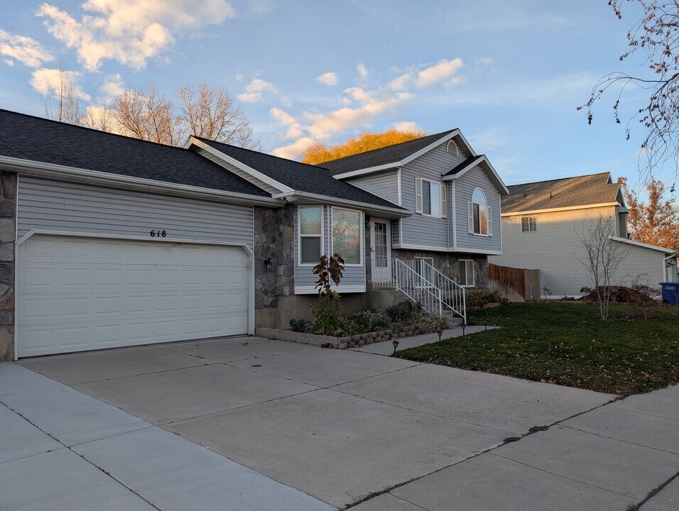 618 S Jake Garn Blvd in Salt Lake City, UT - Building Photo