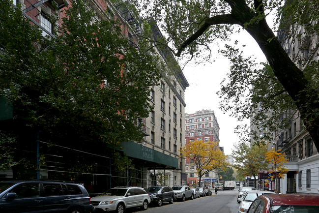 229-239 W 101st St in New York, NY - Foto de edificio - Building Photo