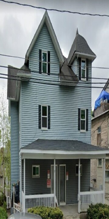 133 Hillside Ave in Waterbury, CT - Building Photo