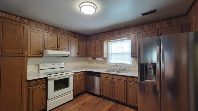 399 Circuit Ln in Newport News, VA - Building Photo - Building Photo