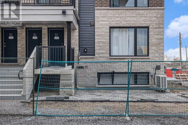 801 Glenroy Gilbert Dr in Ottawa, ON - Building Photo - Building Photo