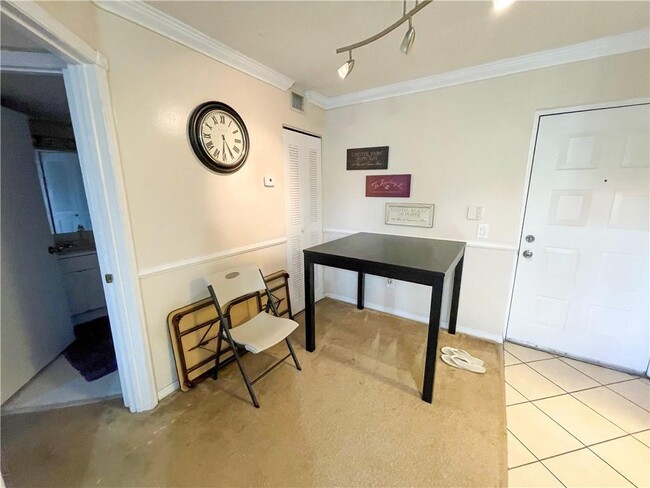 470 S Park Rd, Unit 306 in Hollywood, FL - Foto de edificio - Building Photo