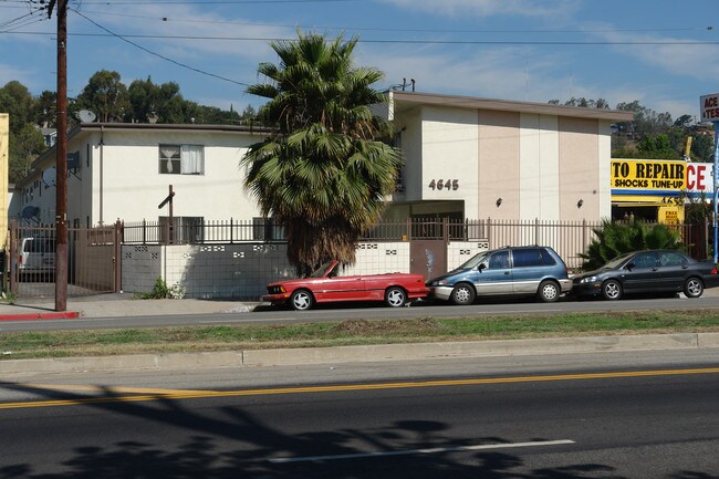 4645 Eagle Rock Blvd in Los Angeles, CA - Foto de edificio - Building Photo