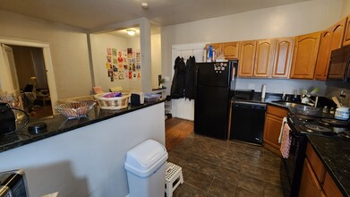 1055 Commonwealth Ave, Unit 4 in Boston, MA - Building Photo - Building Photo