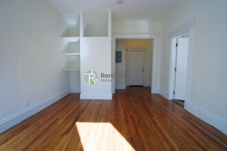 1302 Commonwealth Avenue, Unit 4 in Boston, MA - Building Photo - Building Photo