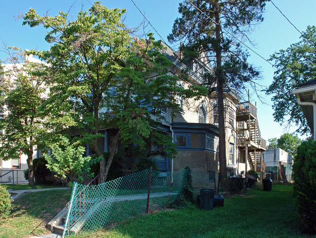 819 W Main St in Norristown, PA - Foto de edificio - Building Photo