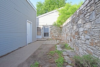 1000 King Albert St in Austin, TX - Building Photo - Building Photo