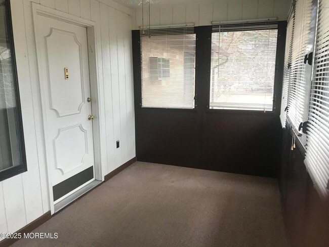 111 Amberly Dr in Englishtown, NJ - Building Photo - Building Photo